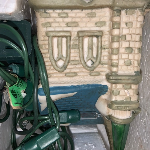 VINTAGE ZELLERS full set Xmas village - Picture 6 of 8